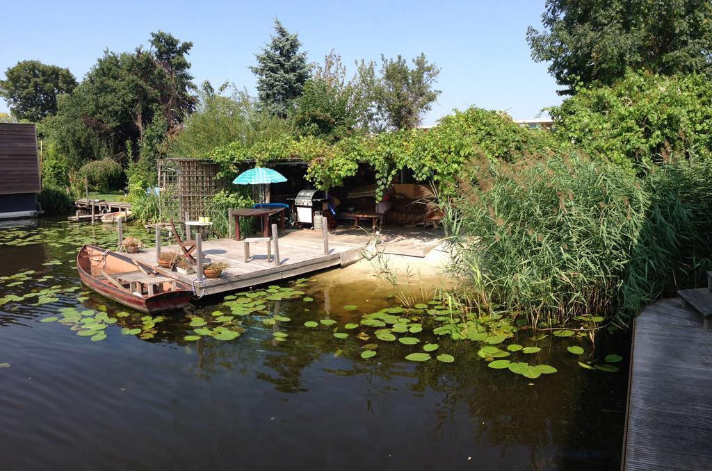 Houseboat Between Windmills Couette-café *