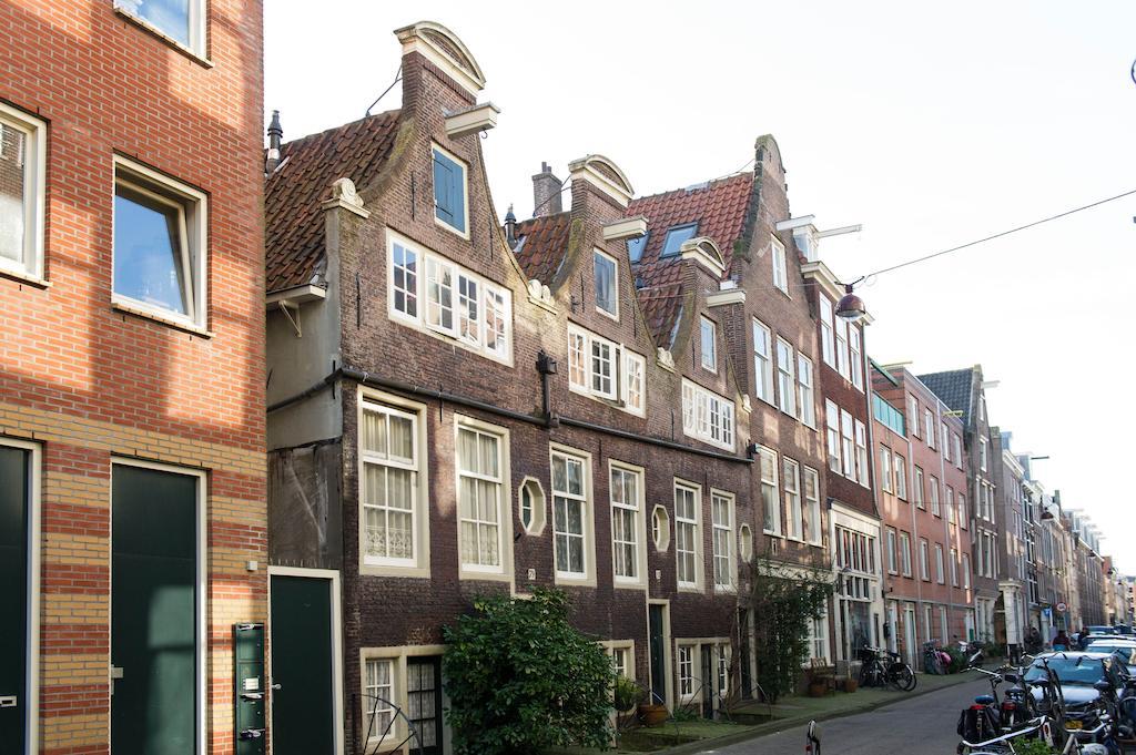 Apartment Tulips In The Heart Of