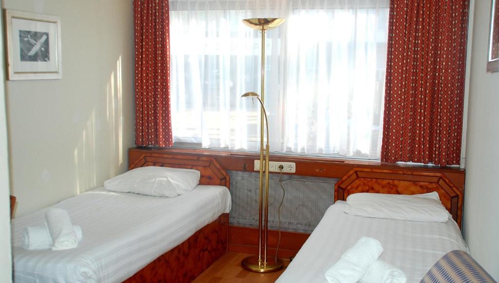 Budget Hostel Bargain Toko Albergue