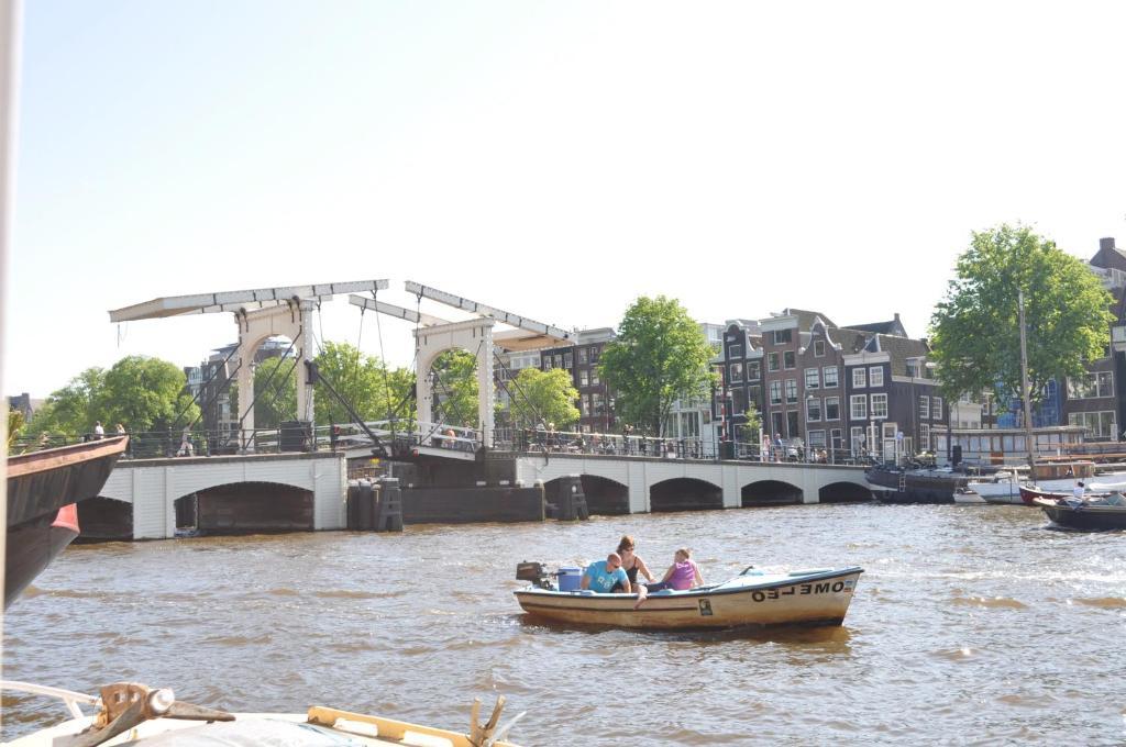 Botel Rent A Houseboat Amsterdam