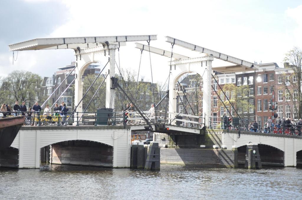 Botel Rent A Houseboat Amsterdam