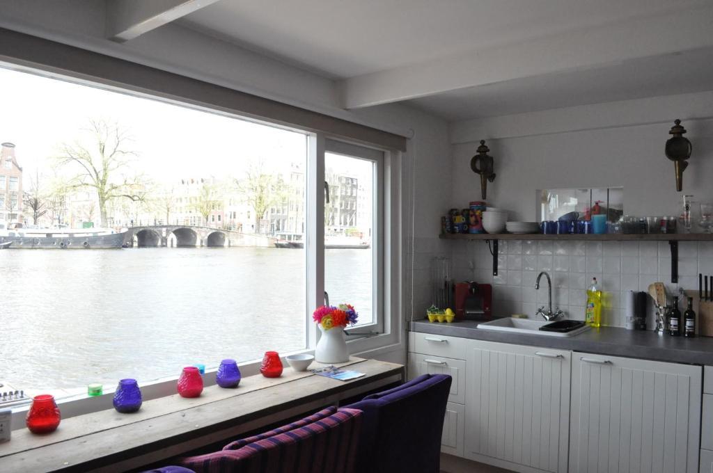 Botel Rent A Houseboat