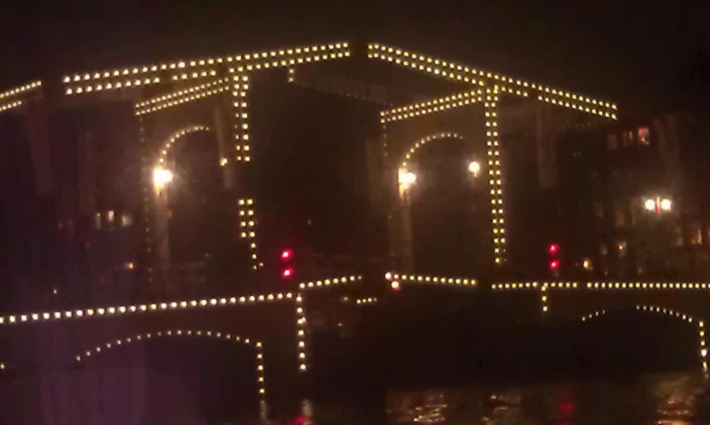 Rent A Houseboat Botel Amsterdam