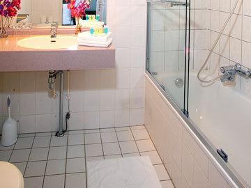 Falcon Plaza Centre Hotel 3*