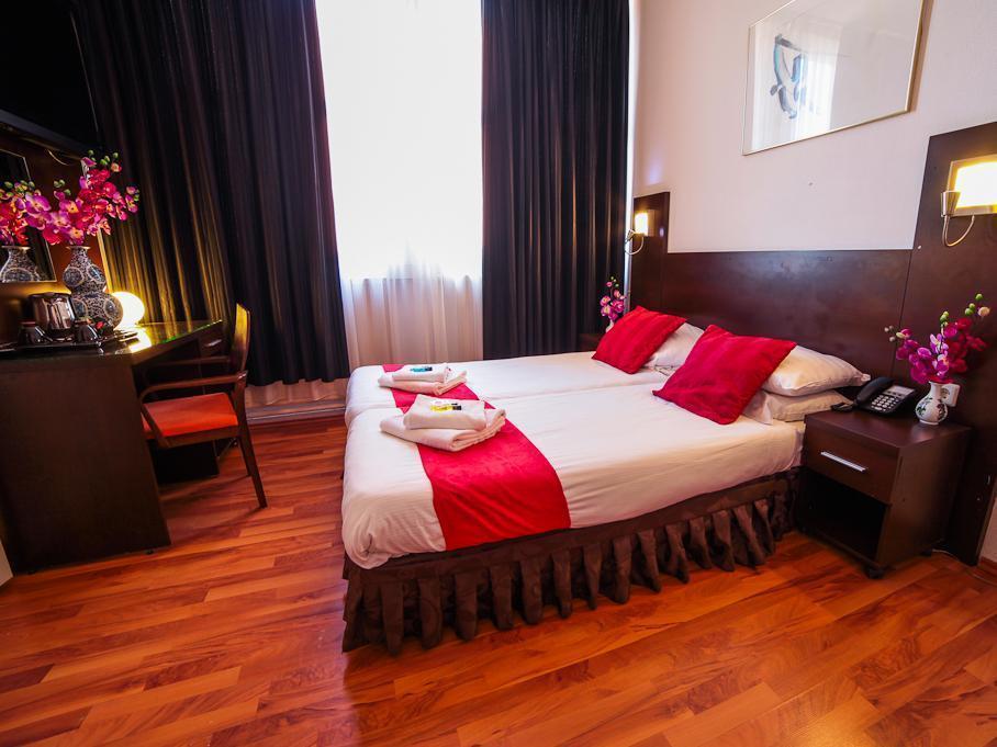 Falcon Plaza Centre Hotel