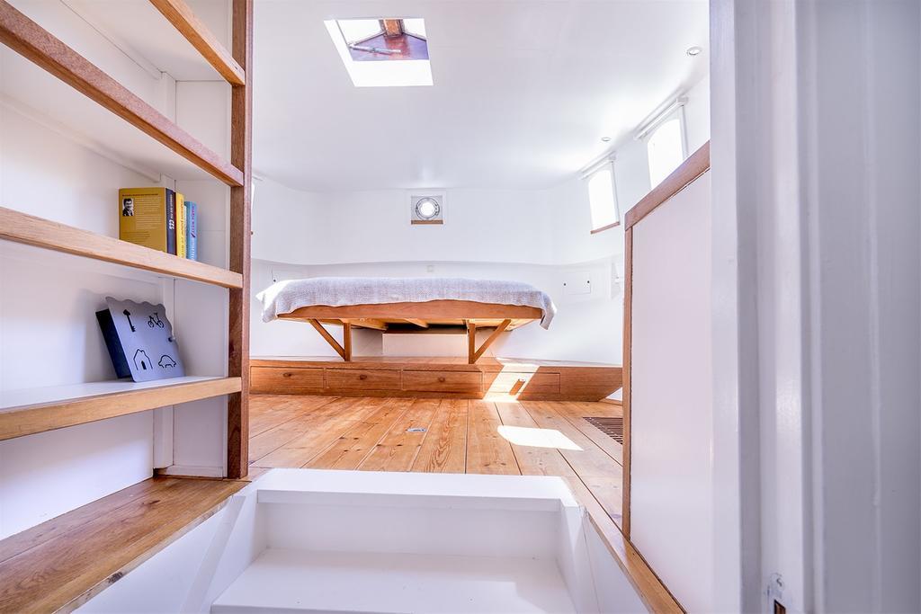 Botel Luxurious 110m² 3br Houseboat In Centre! Amsterdam