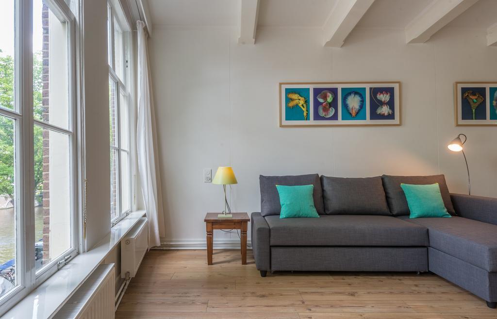 Canal View Apartment *