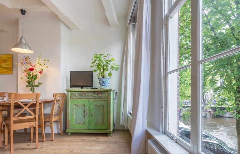 Canal View Apartment Amsterdam
