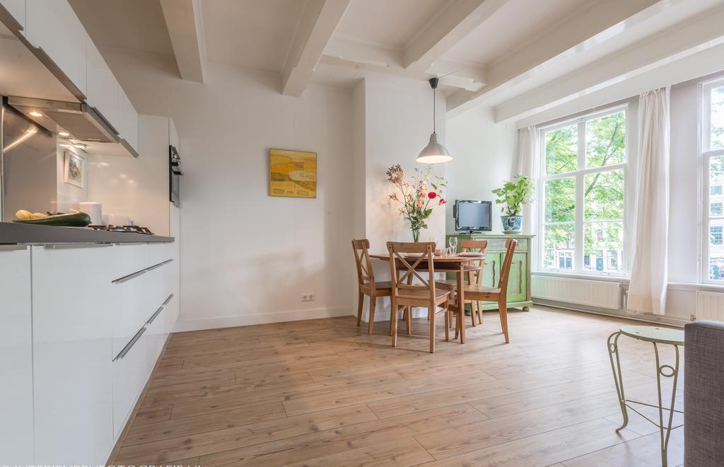 Canal View Apartment *