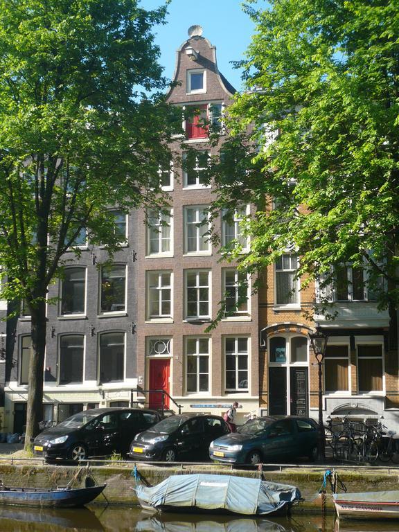 Canal View Apartment *