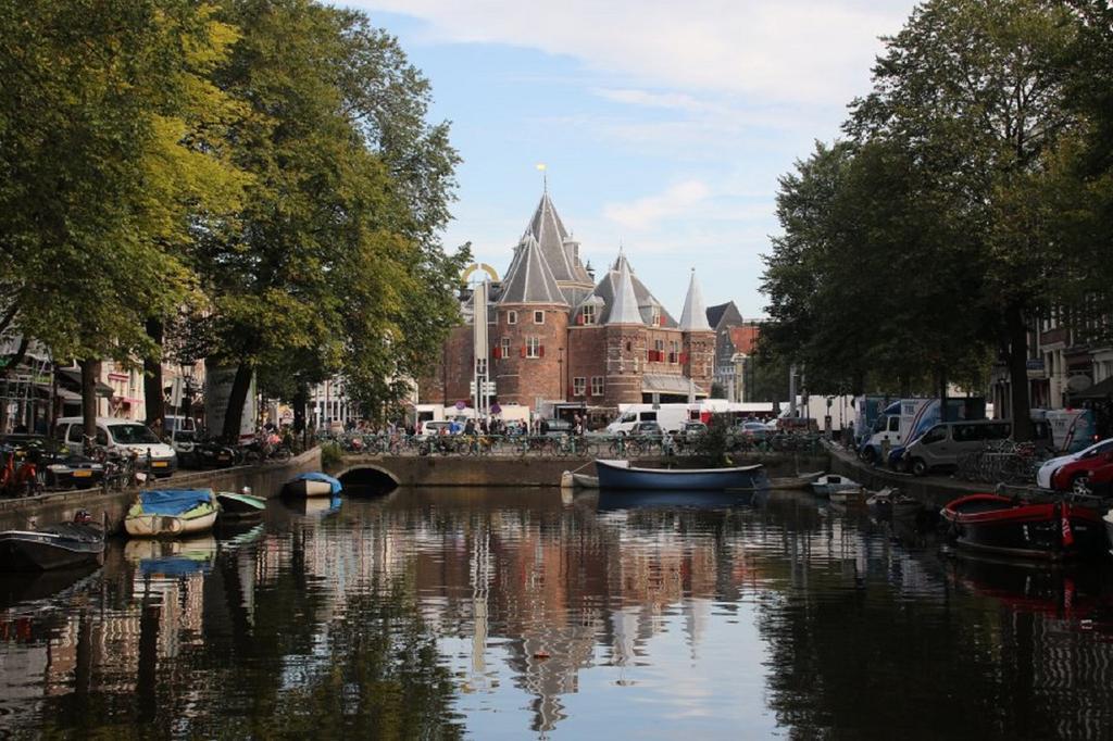 Botel A304 Romantic Seaship In Center *