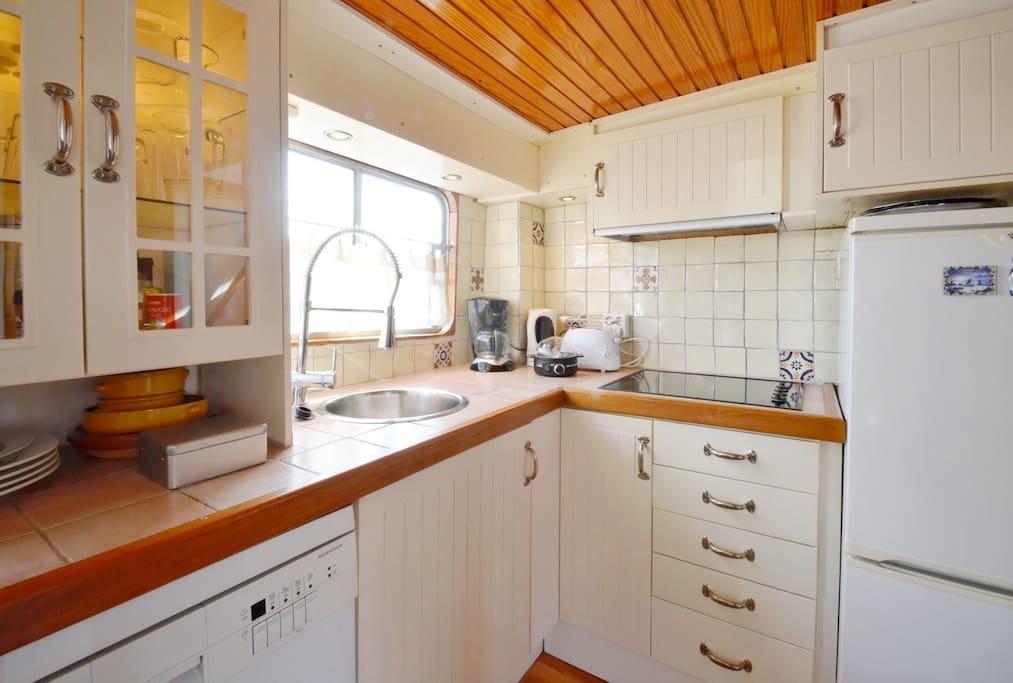 Borneokade Houseboat Bed & Breakfast