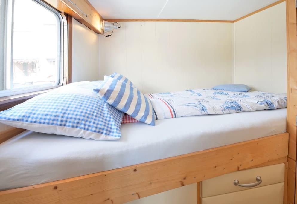 Borneokade Houseboat *