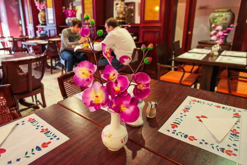 Falcon Plaza Centre Hotel 3*