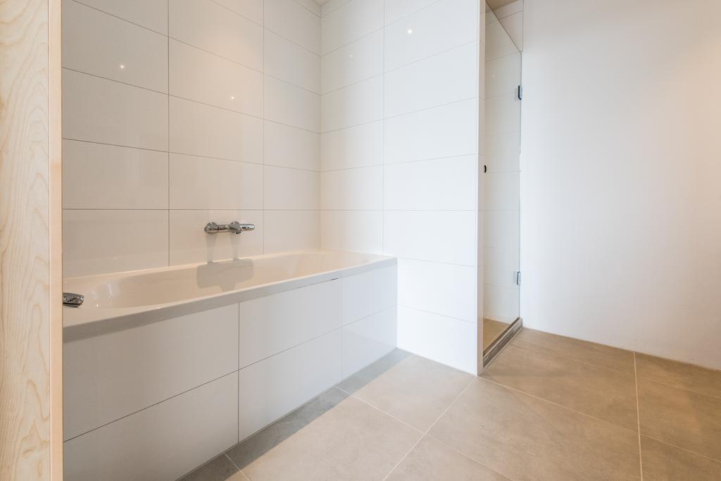 Short Group Houthavens Serviced *