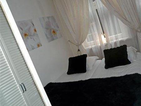 La Vie En Rose Centre Bed & Breakfast