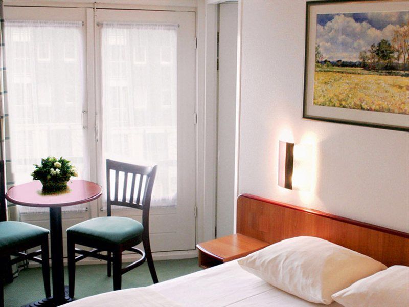 Avenue Hotel