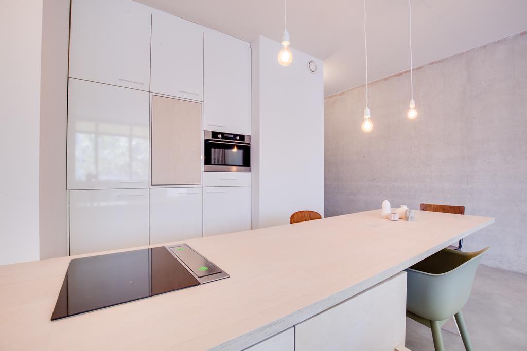 Short Group Houthavens Serviced *