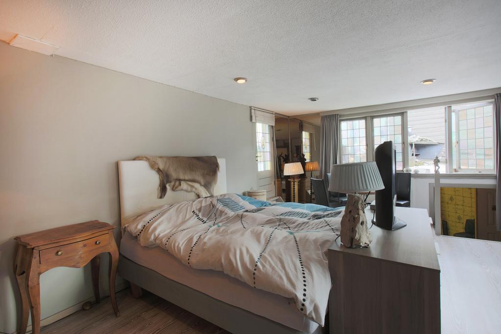 Nieuwpoortkade Houseboat - Canalview Ams Homestay *