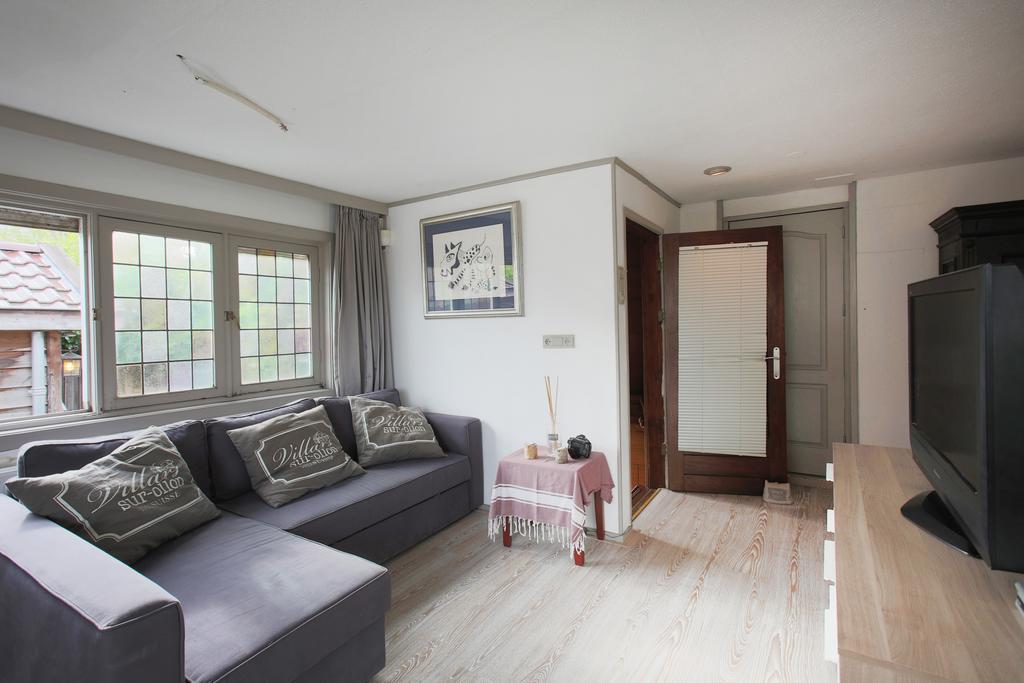 Nieuwpoortkade Houseboat - Canalview Ams Homestay