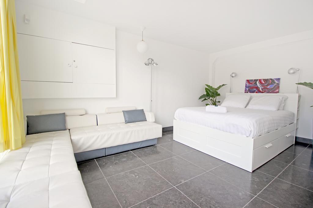 Ground Floor Canal Couette-café 2*