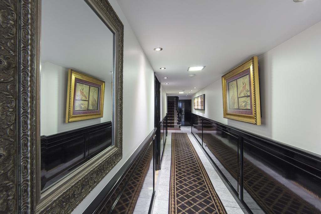 Dutch Masters Short Apartment