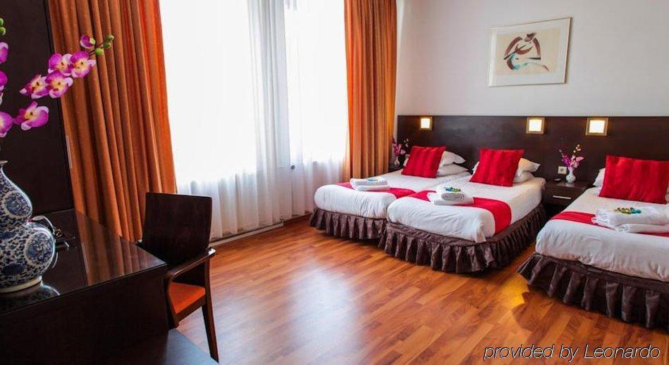 Falcon Plaza Centre 3*