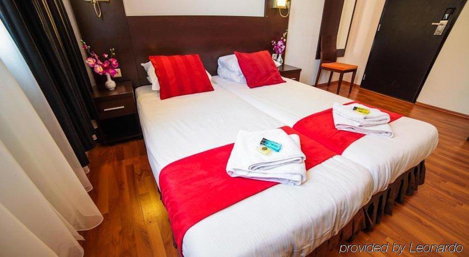 Falcon Plaza Centre Hotel 3*