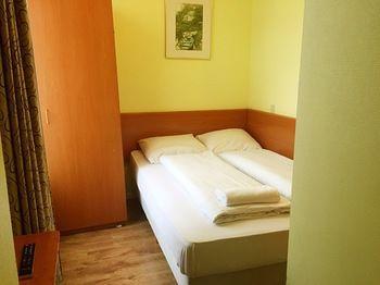 Orange Tulip Hotel *