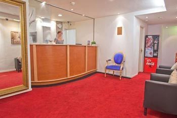 Monopole Hotel
