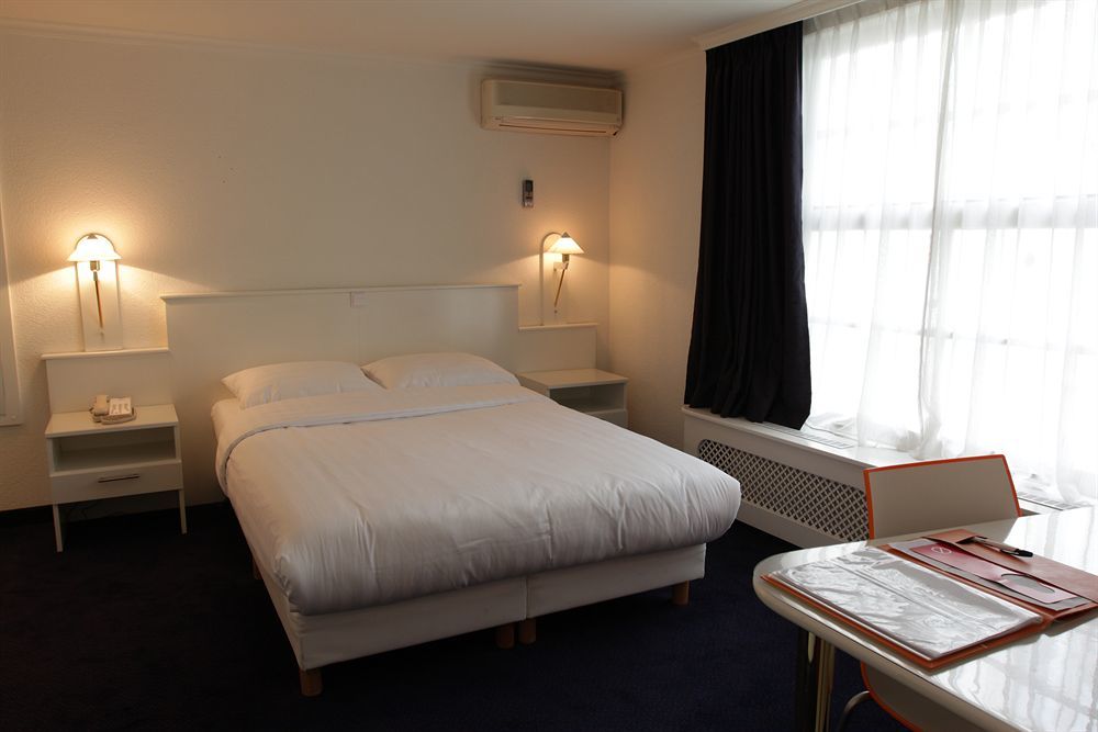 Multatuli Hotel 3*