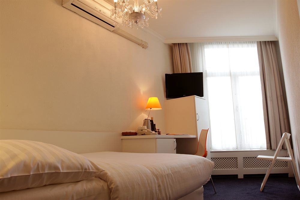 Multatuli Hotel 3*