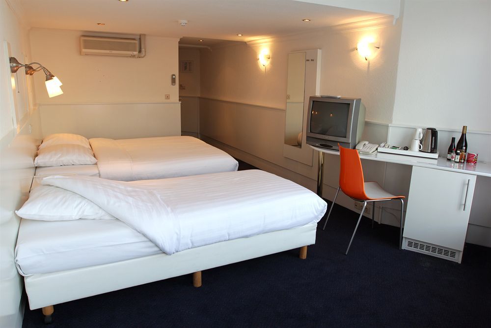 Multatuli Hotel 3*