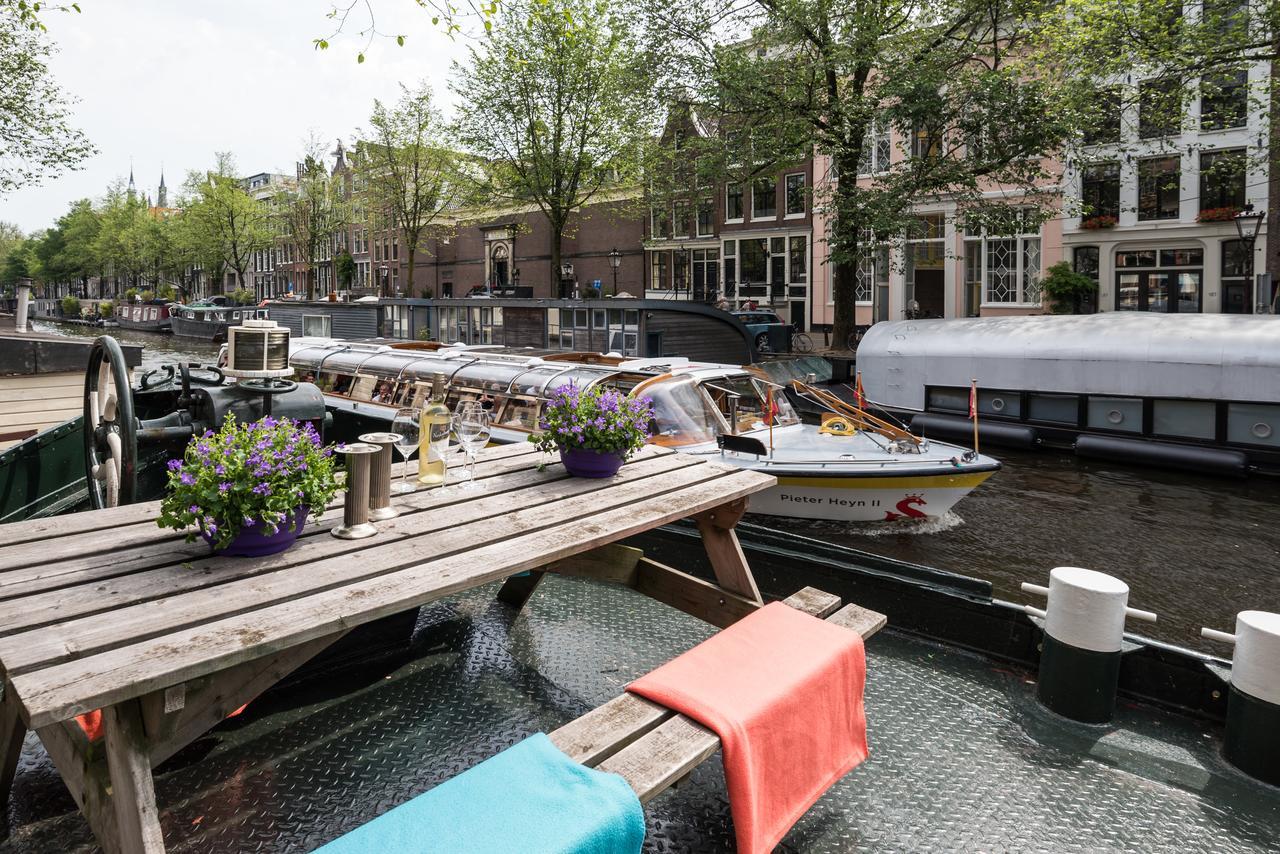 Houseboat William & Houseboat Arthur Botel Amsterdam