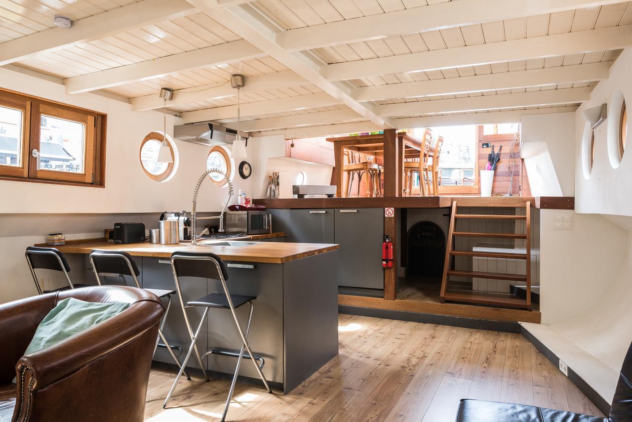Botel Houseboat William & Houseboat Arthur