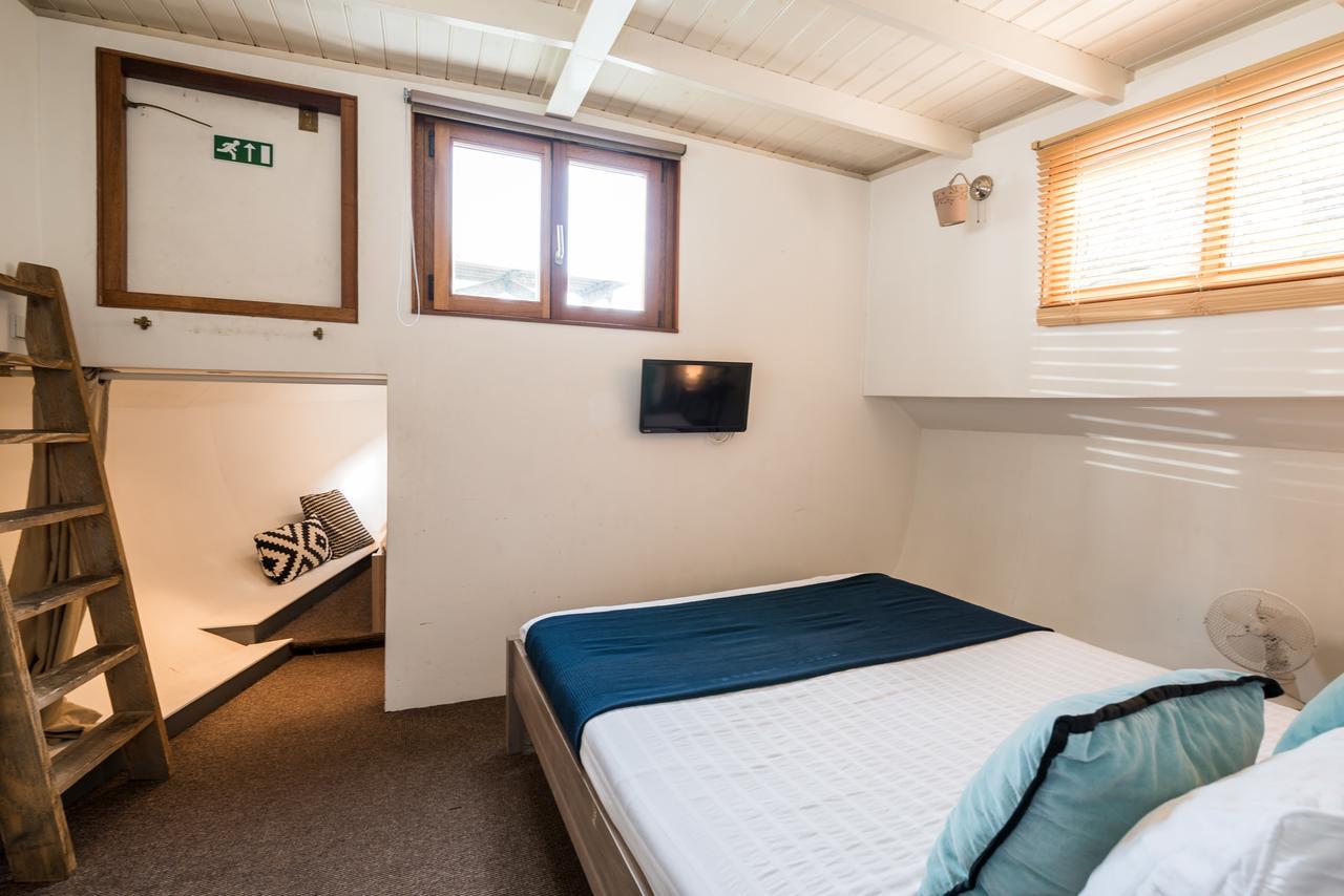 Botel Houseboat William & Houseboat Arthur Amsterdam