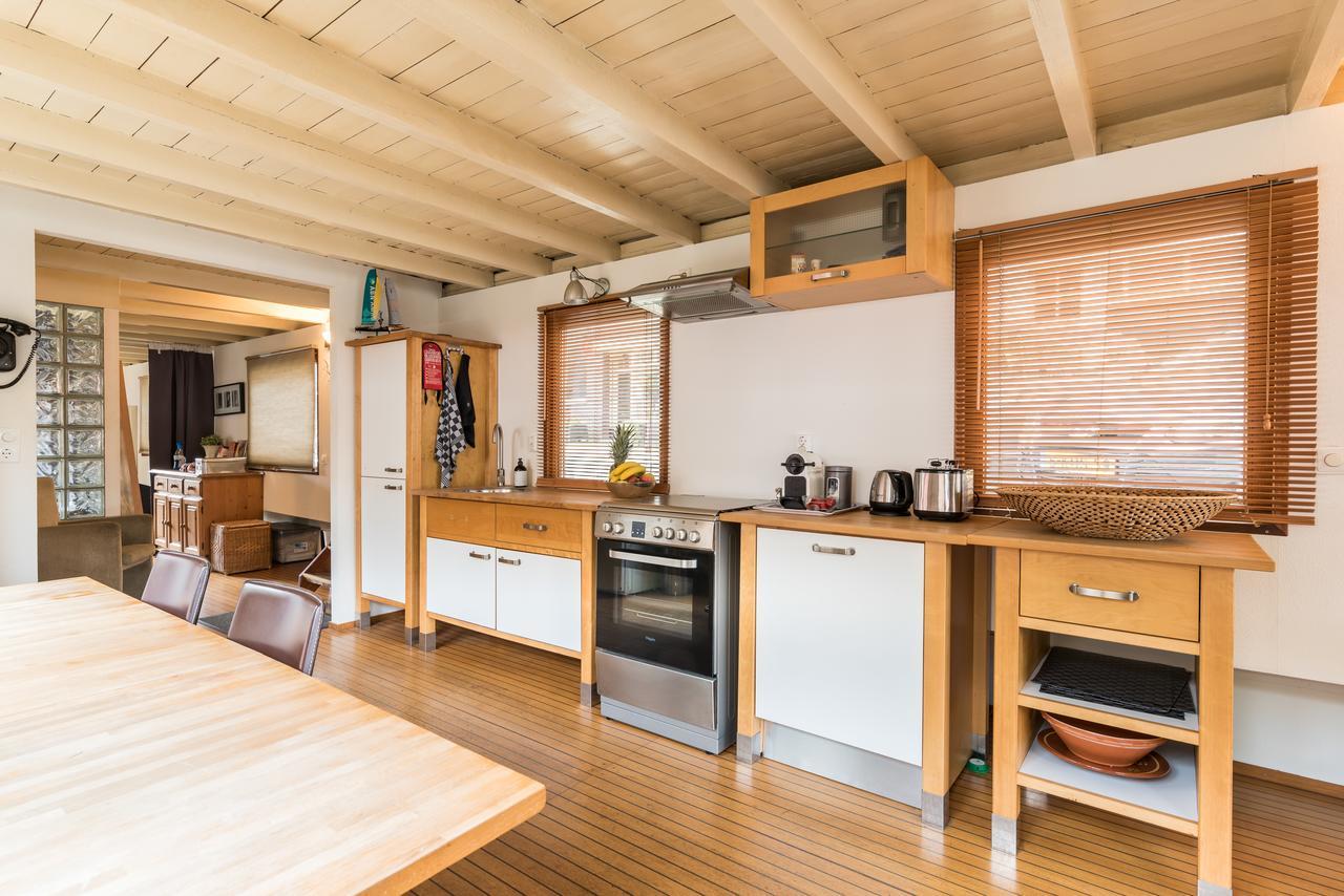 Houseboat William & Houseboat Arthur Botel Amsterdam
