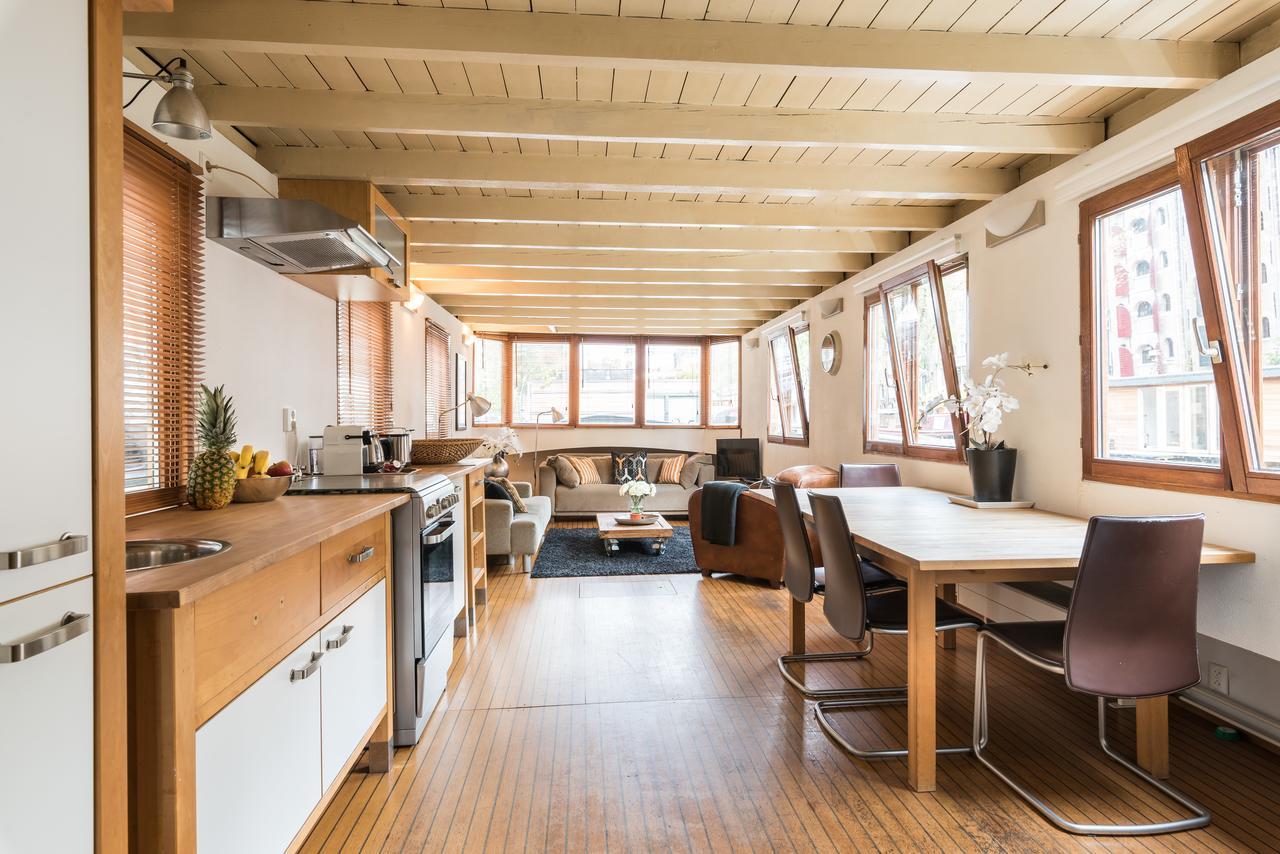 Houseboat William & Houseboat Arthur Botel Amsterdam