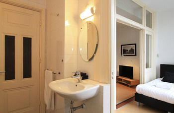 Nassau Canal Couette-café 3*