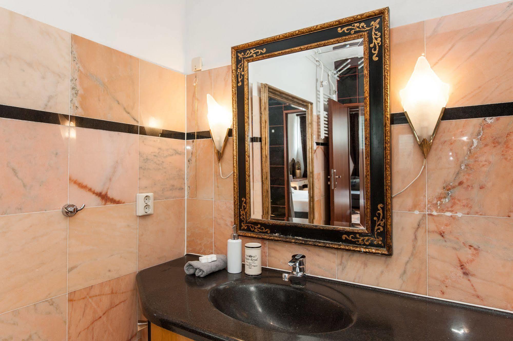 Crown 3* Amsterdam