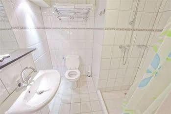 Monopole Hotel