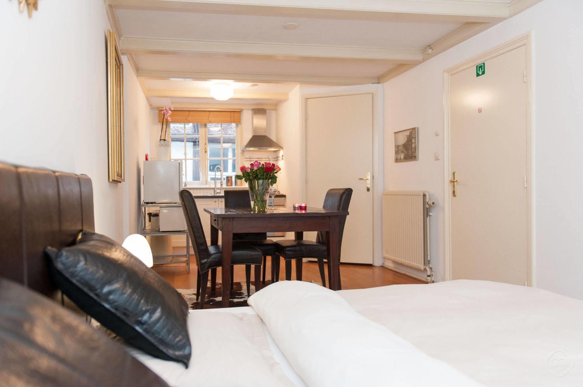 City Studios Couette-café 3*