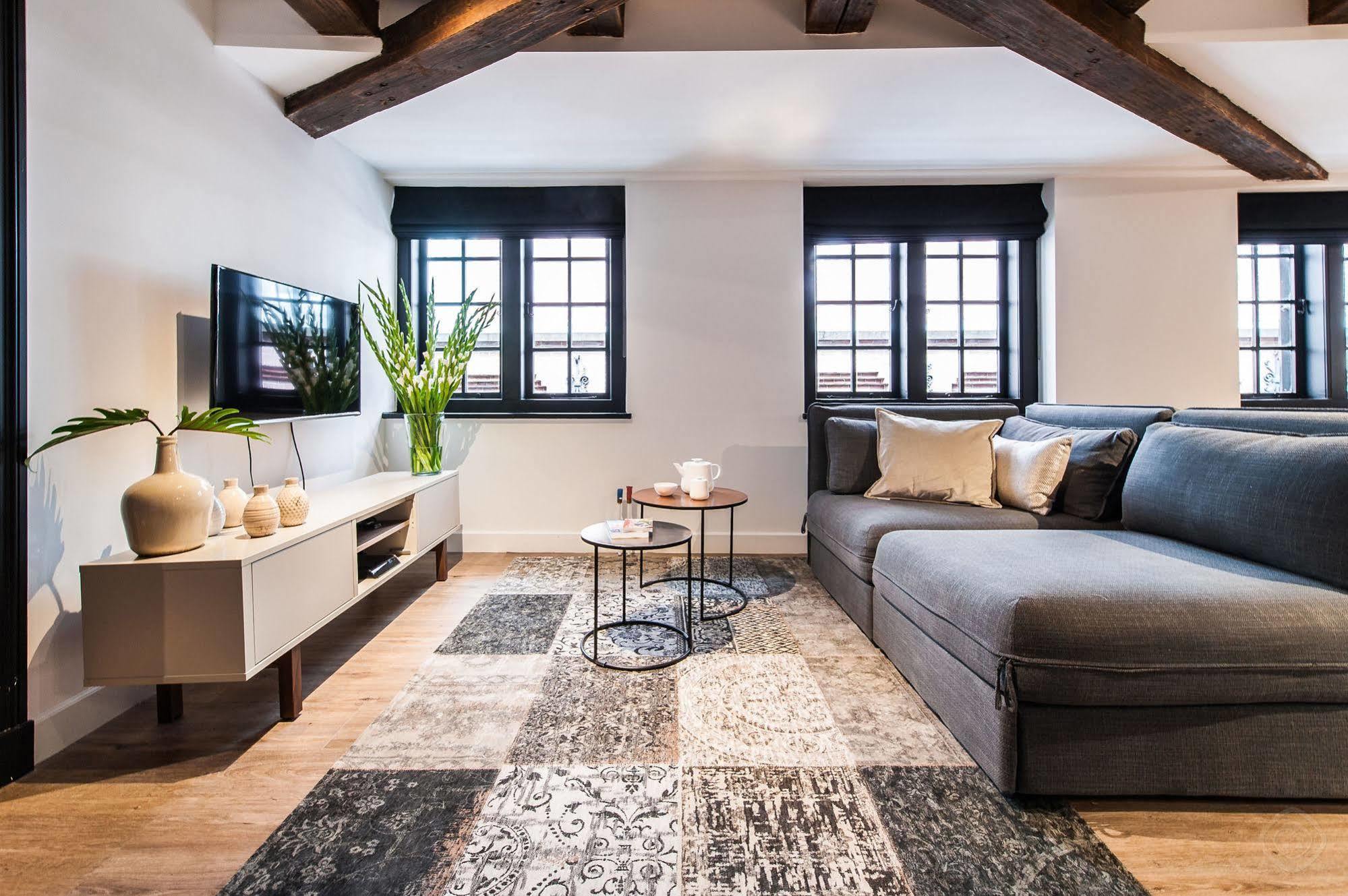 City Studios Couette-café 3*