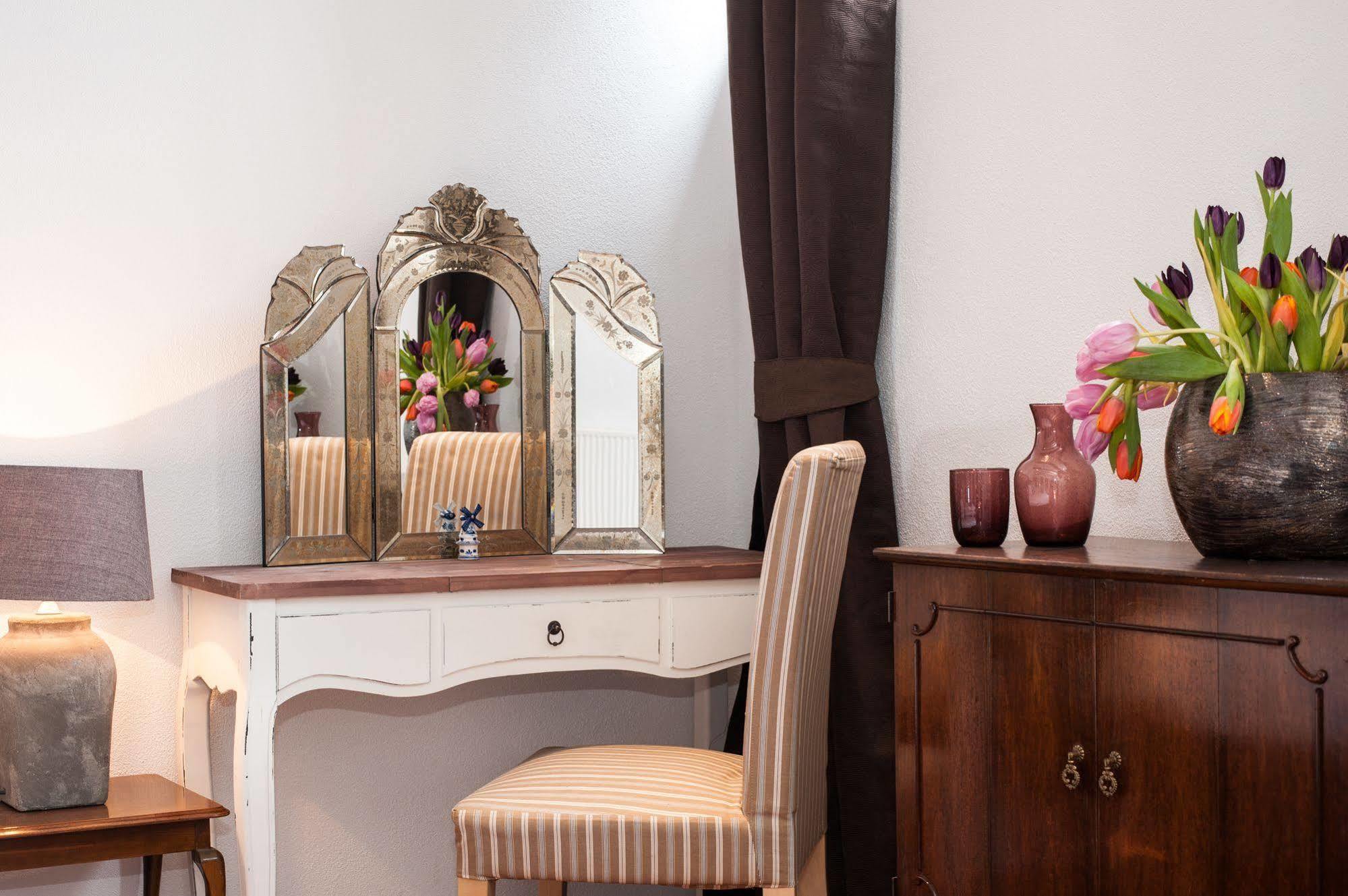 Crown Hotel 3*