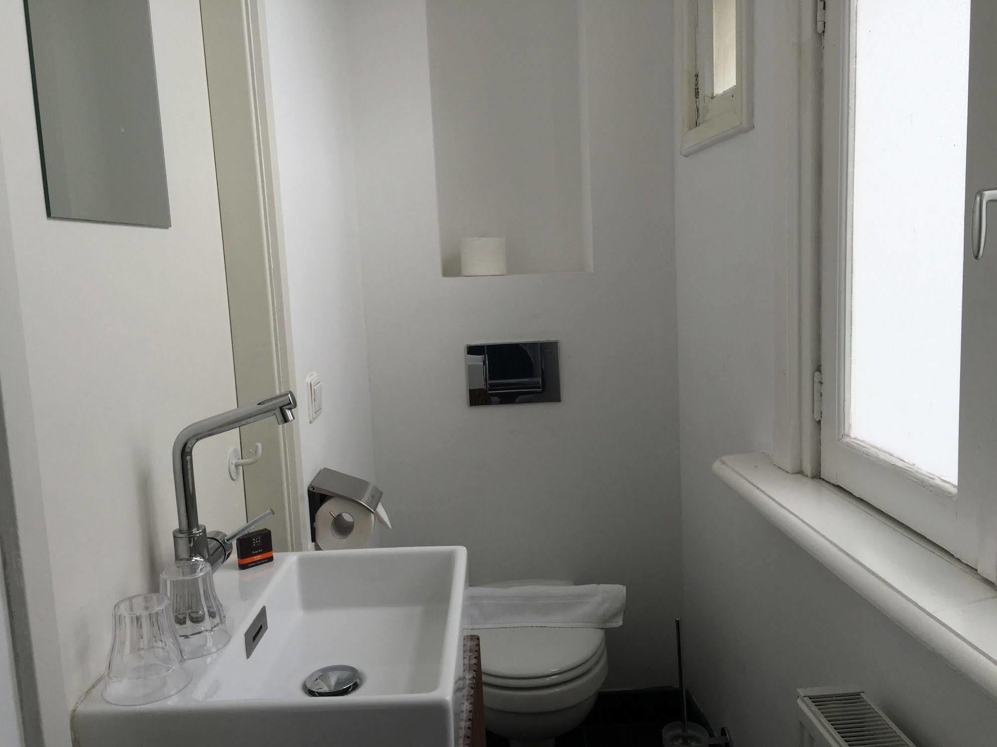 Bed & Breakfast Nine-T-Teen Bed And Boutique Amsterdam