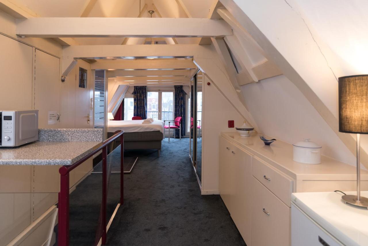 Double Floor Canal Estate Guest house *
