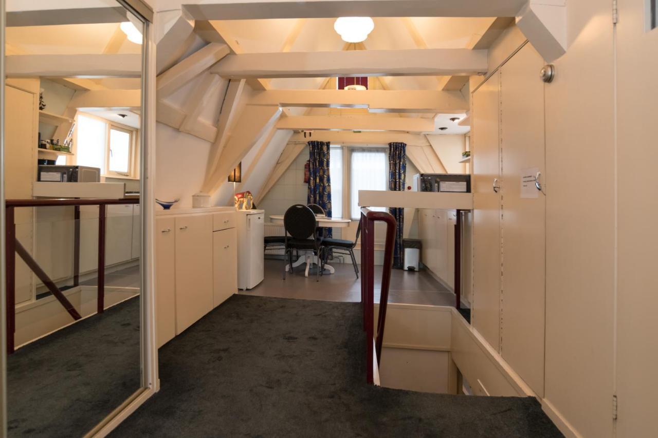 Double Floor Canal Estate Guest house *