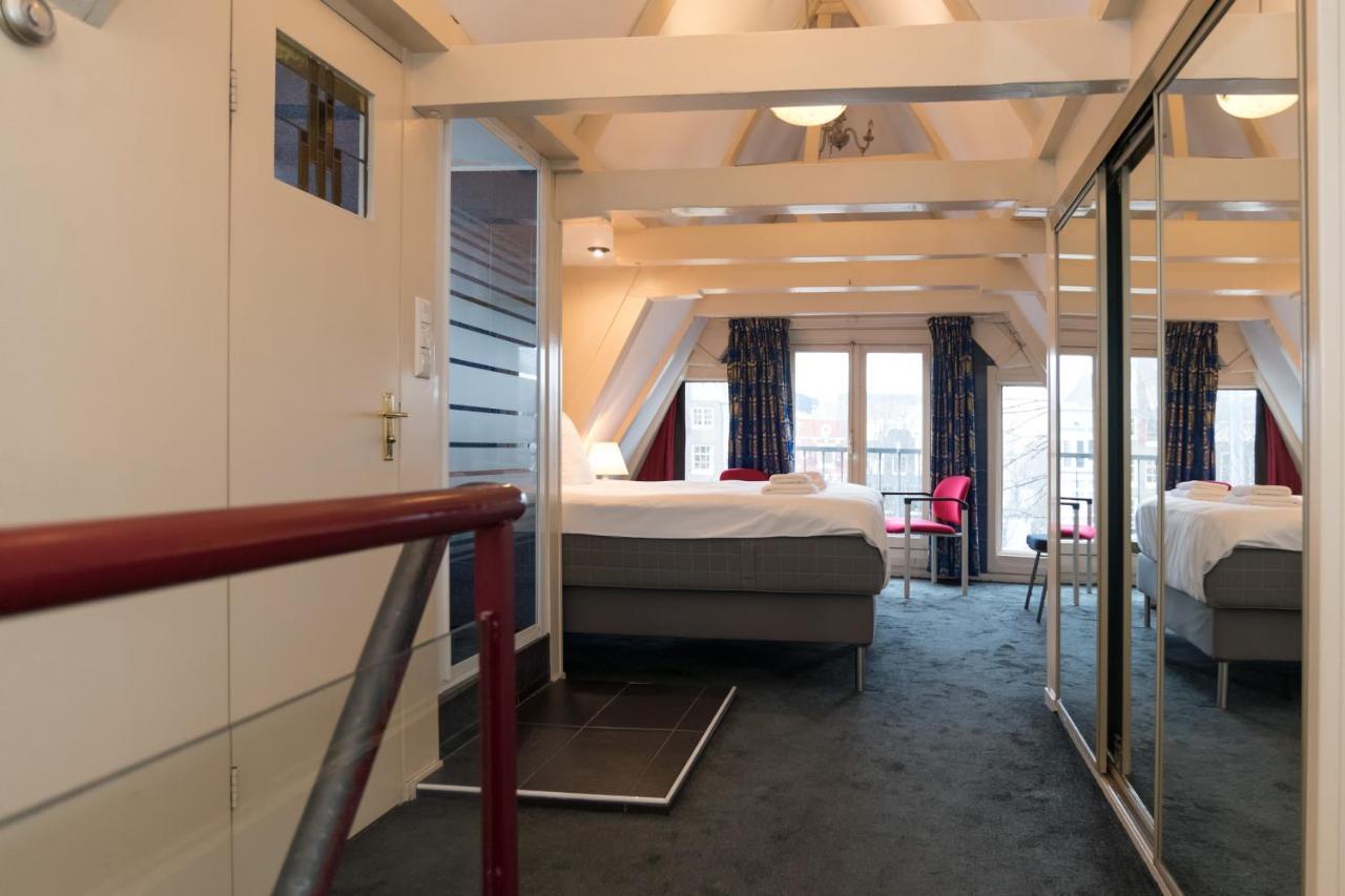 Double Floor Canal Estate *