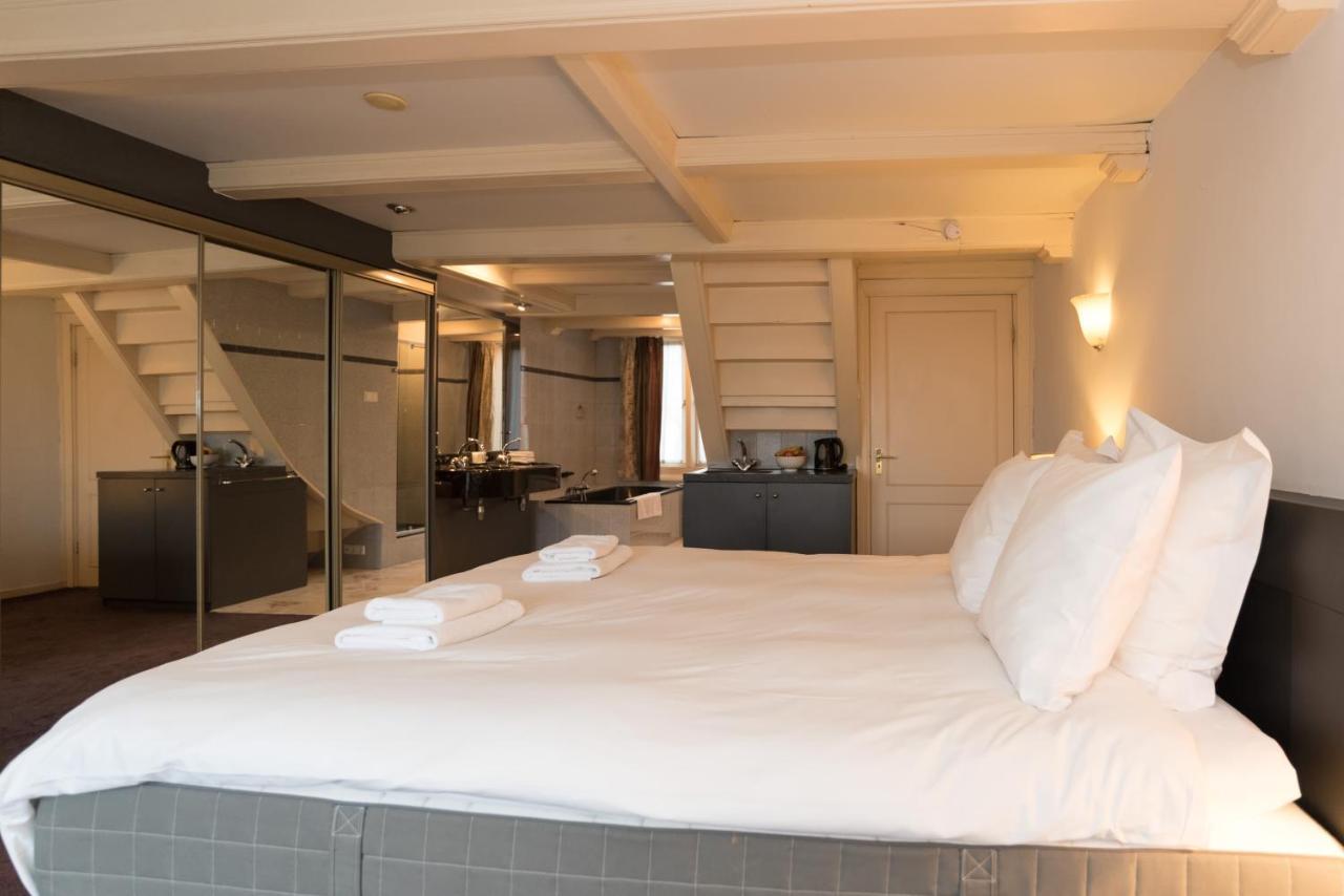 Double Floor Canal Estate *