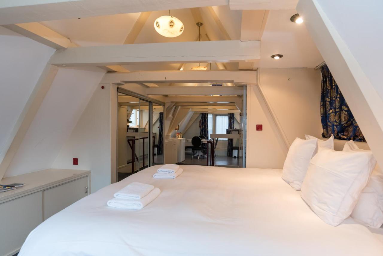 Double Floor Canal Estate Guest house *